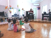 Gogo Piano group classes for children